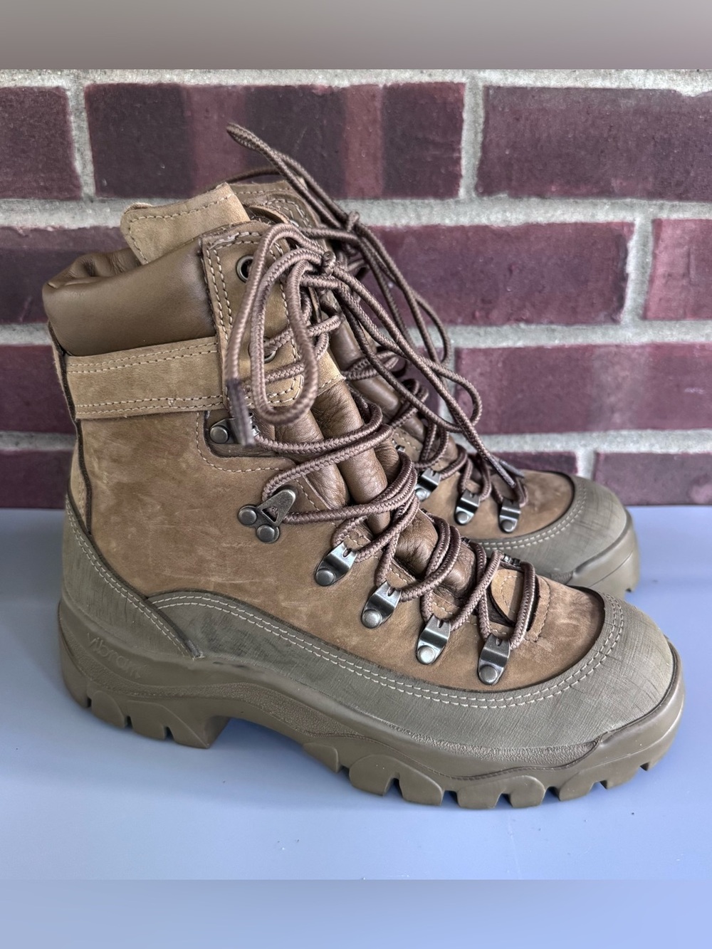 Bates 5 R Tan Leather Tactical Combat Military Boots Vibram Sole 239 Women’s US